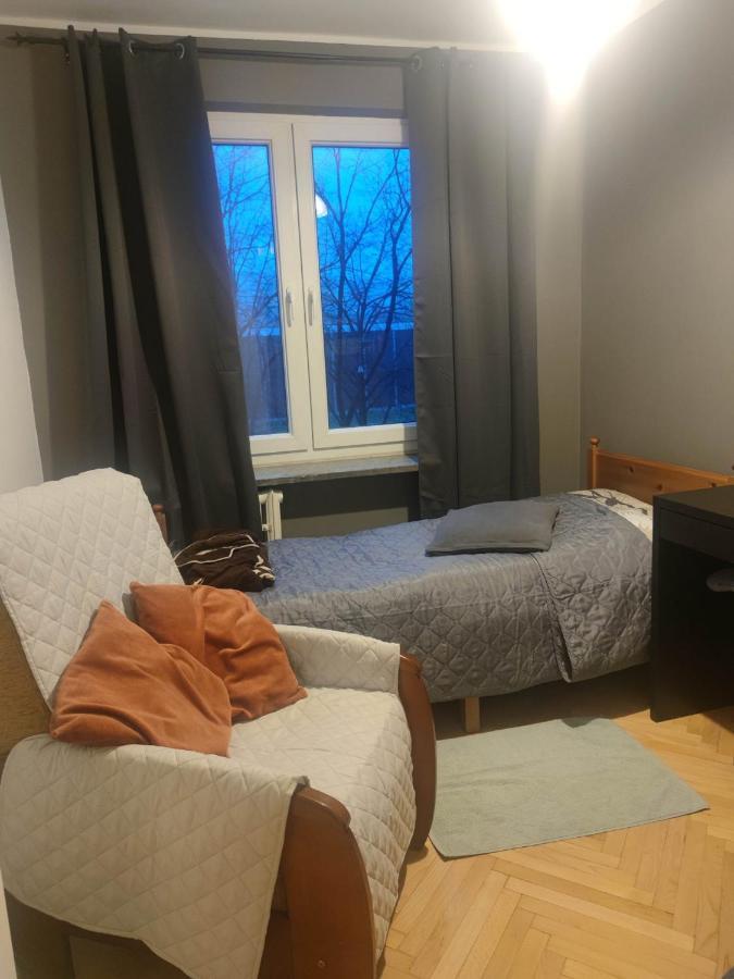 U Cioci Lutki Urocze Mieszkanie Z Balkonem Krakow